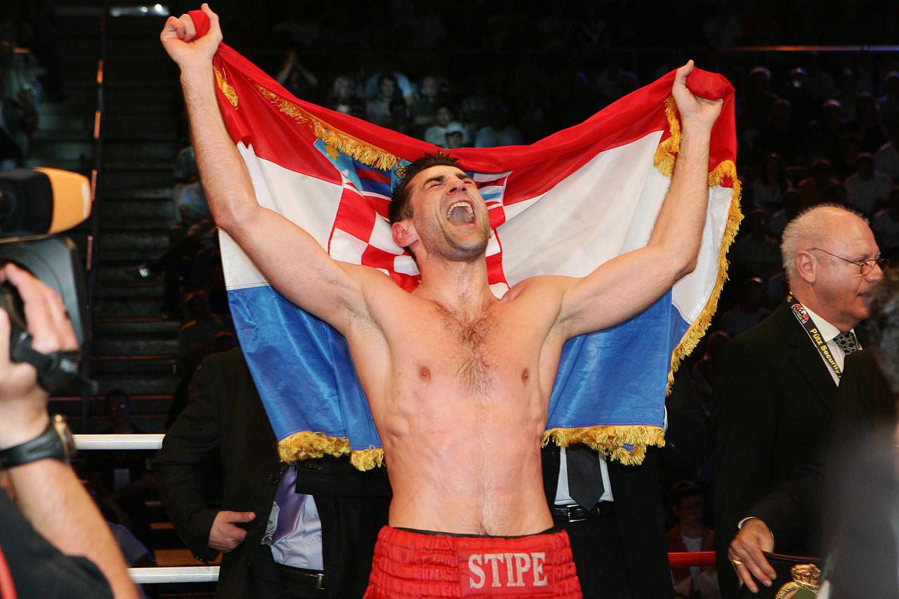 ARHIVA - 28.04.2007., Oberhausen: Stipe Drviš osvojio titulu svjetskog boksačkog prvaka u poluteškoj kategoriji po WBA verziji